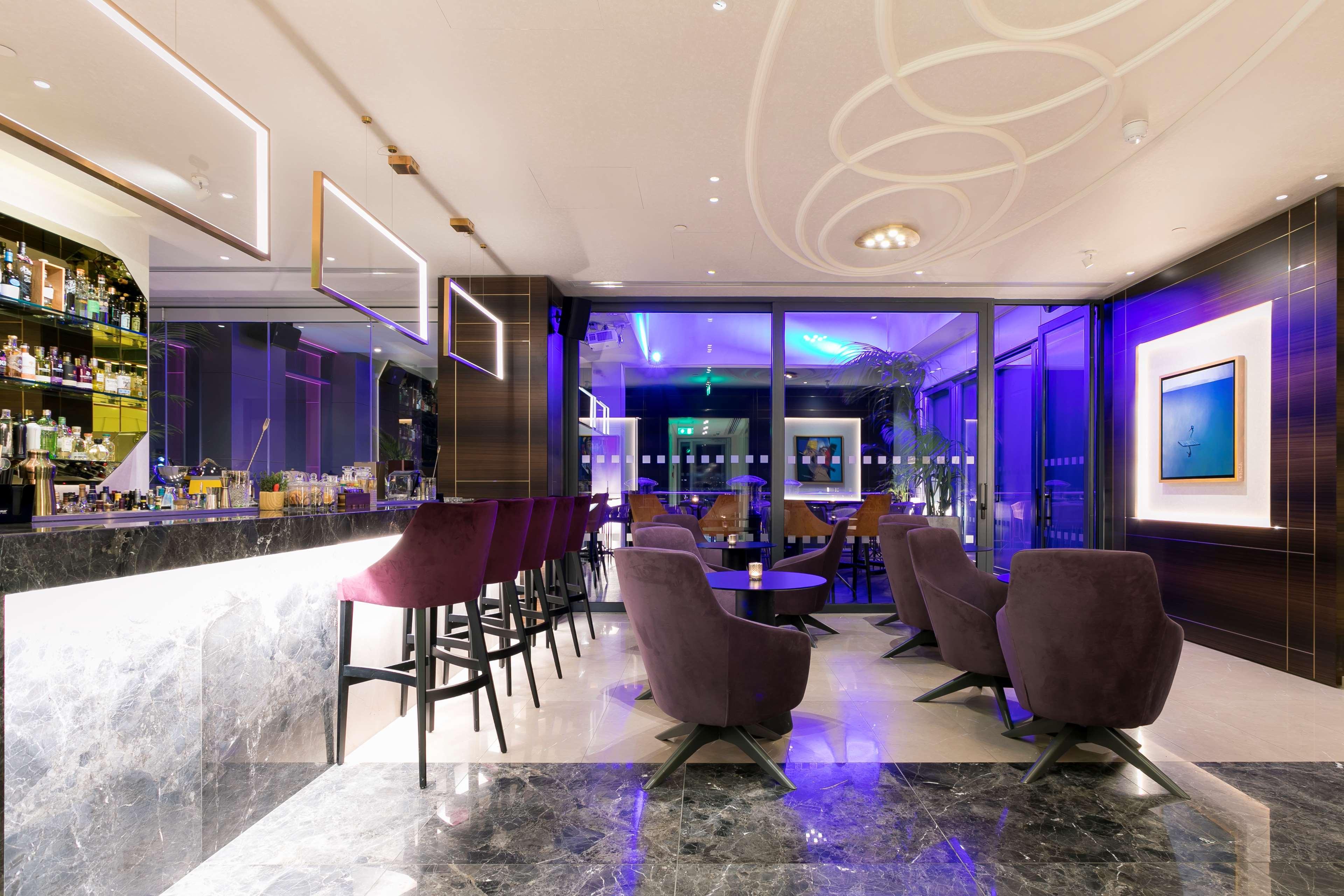 Radisson Blu Hotel, Λάρνακα Εξωτερικό φωτογραφία The bar at the 360° Sky Lounge