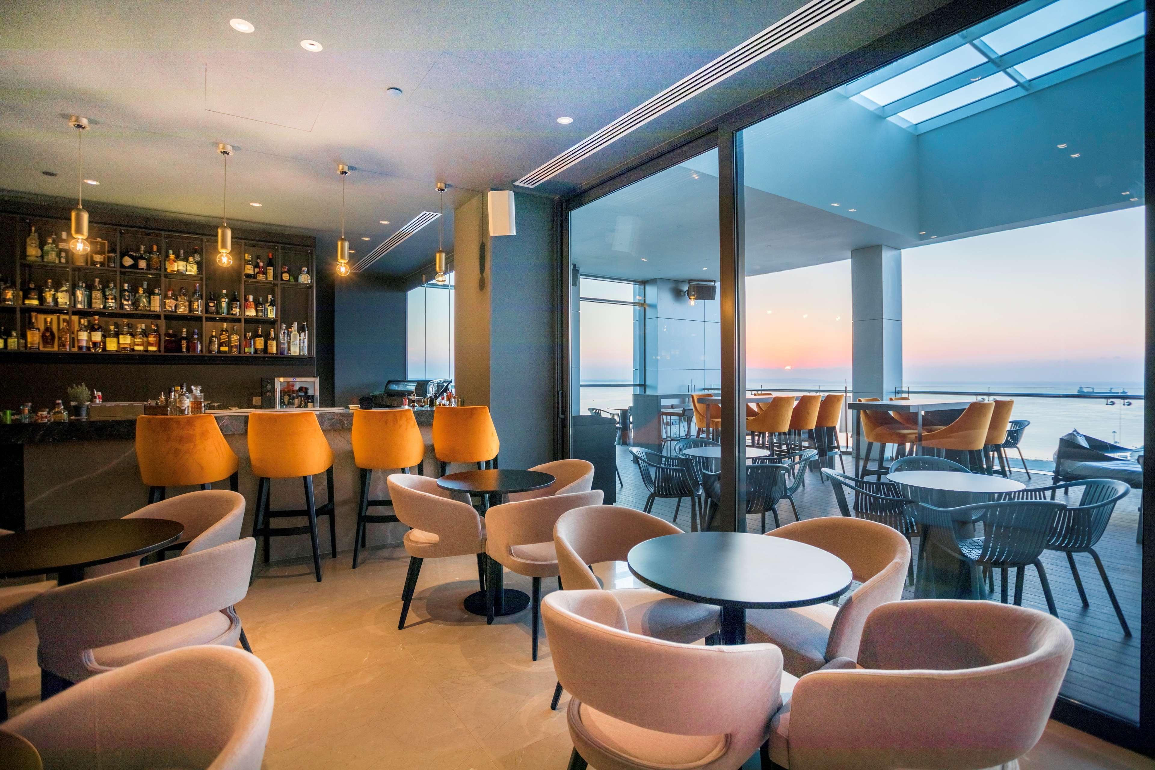 Radisson Blu Hotel, Λάρνακα Εξωτερικό φωτογραφία The Sky Bar