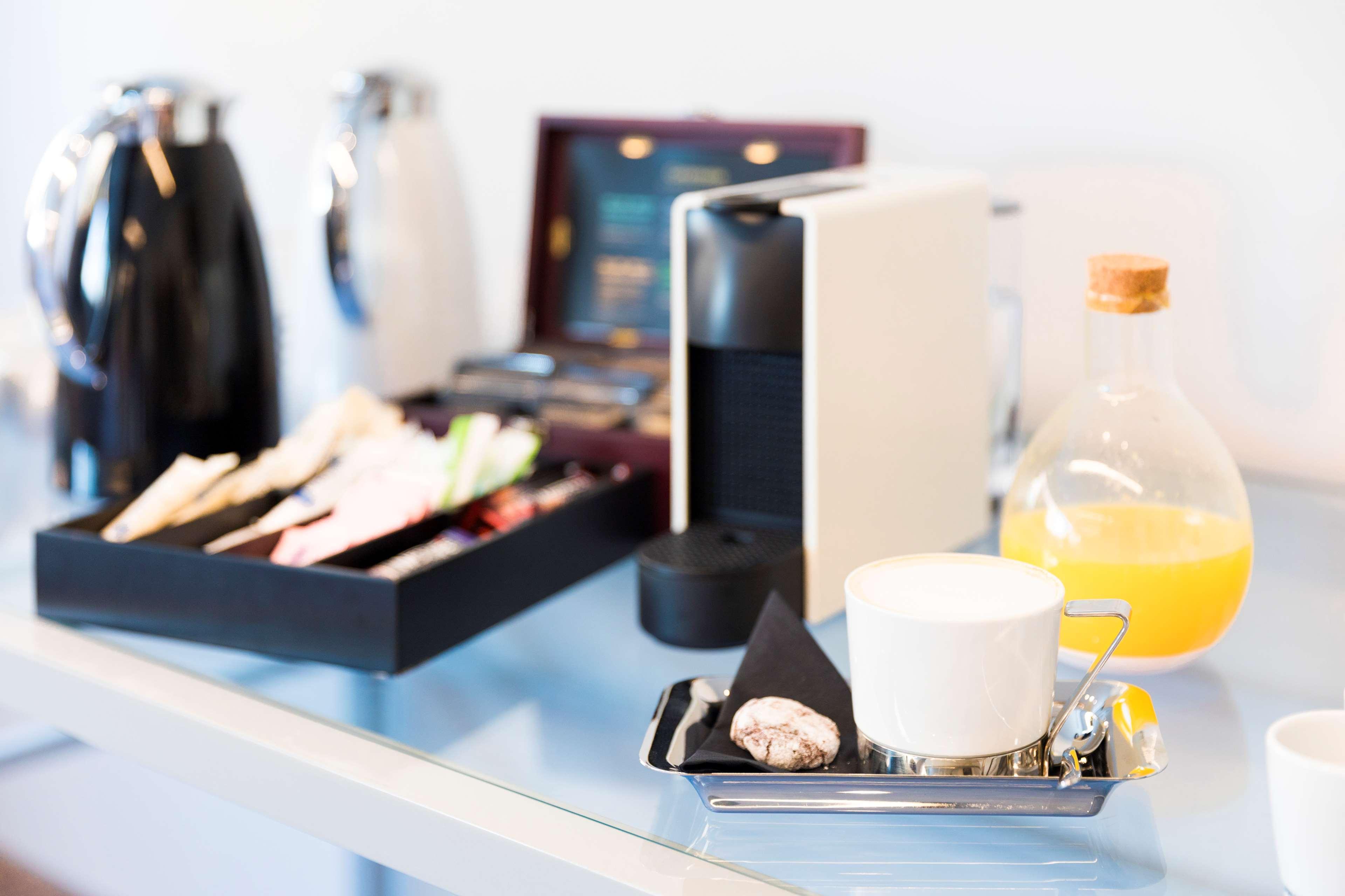 Radisson Blu Hotel, Λάρνακα Εξωτερικό φωτογραφία A Nespresso coffee machine in a hotel room