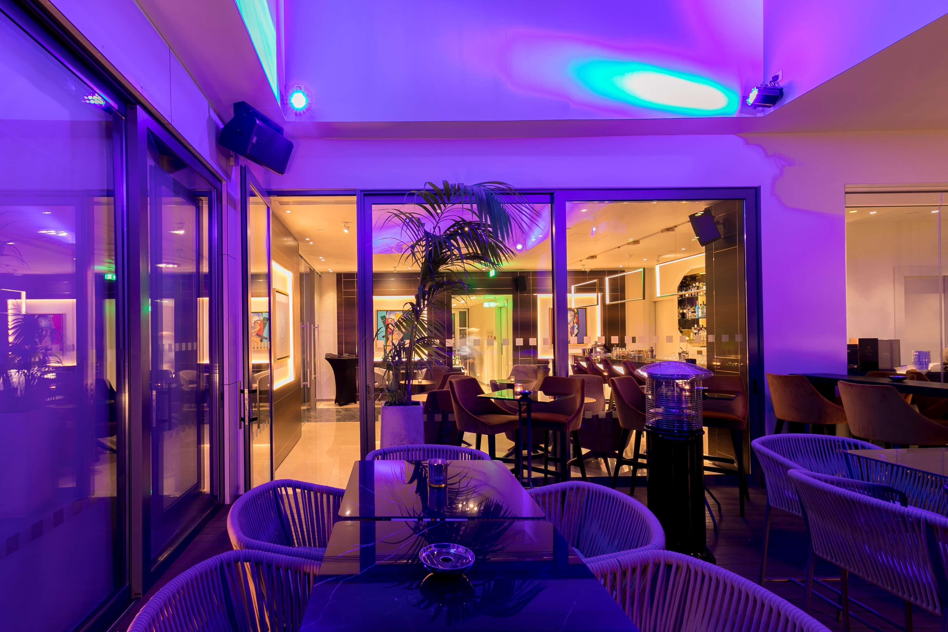 Radisson Blu Hotel, Λάρνακα Εξωτερικό φωτογραφία The interior of the bar