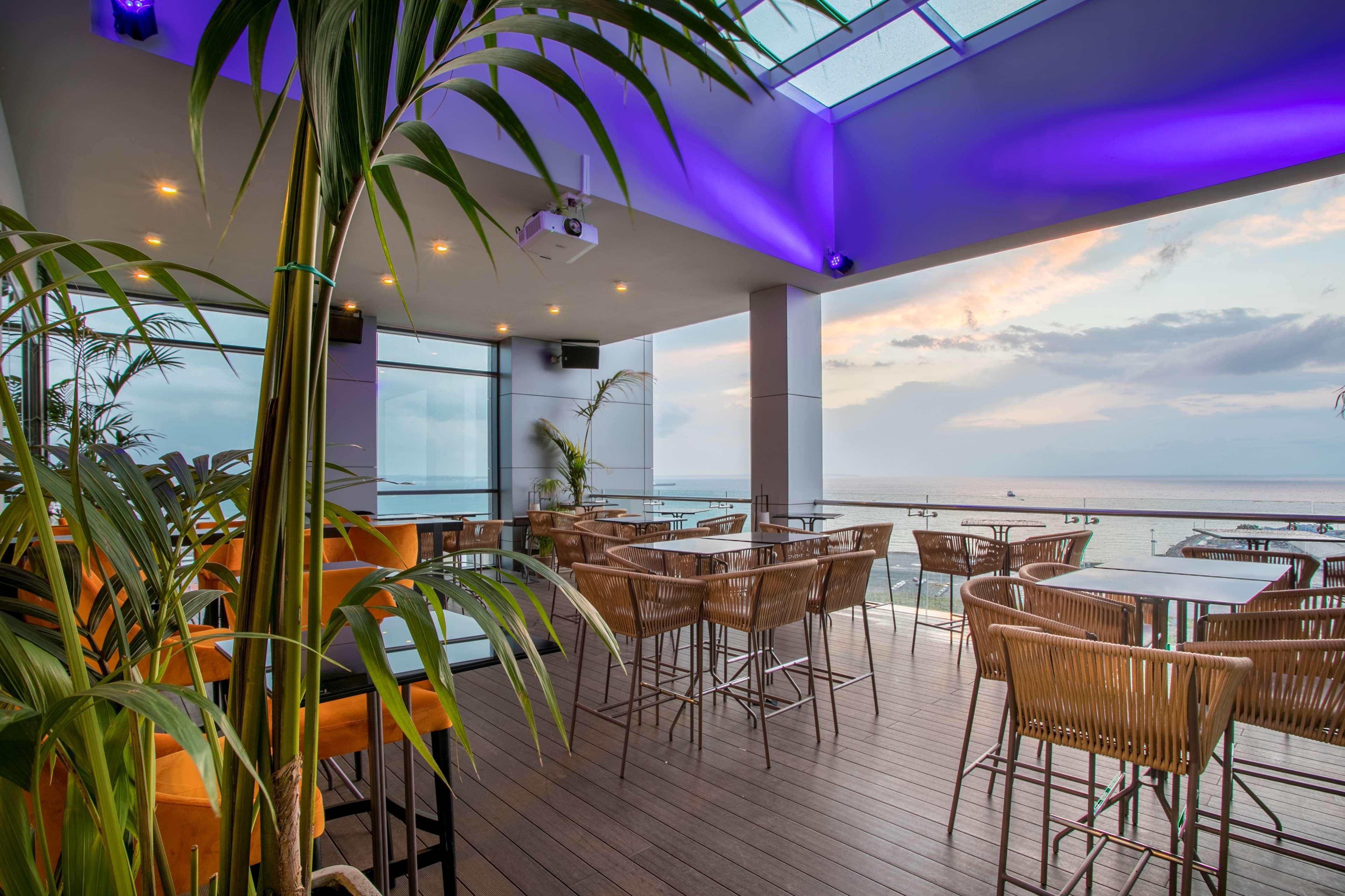 Radisson Blu Hotel, Λάρνακα Εξωτερικό φωτογραφία Skyline Bar
