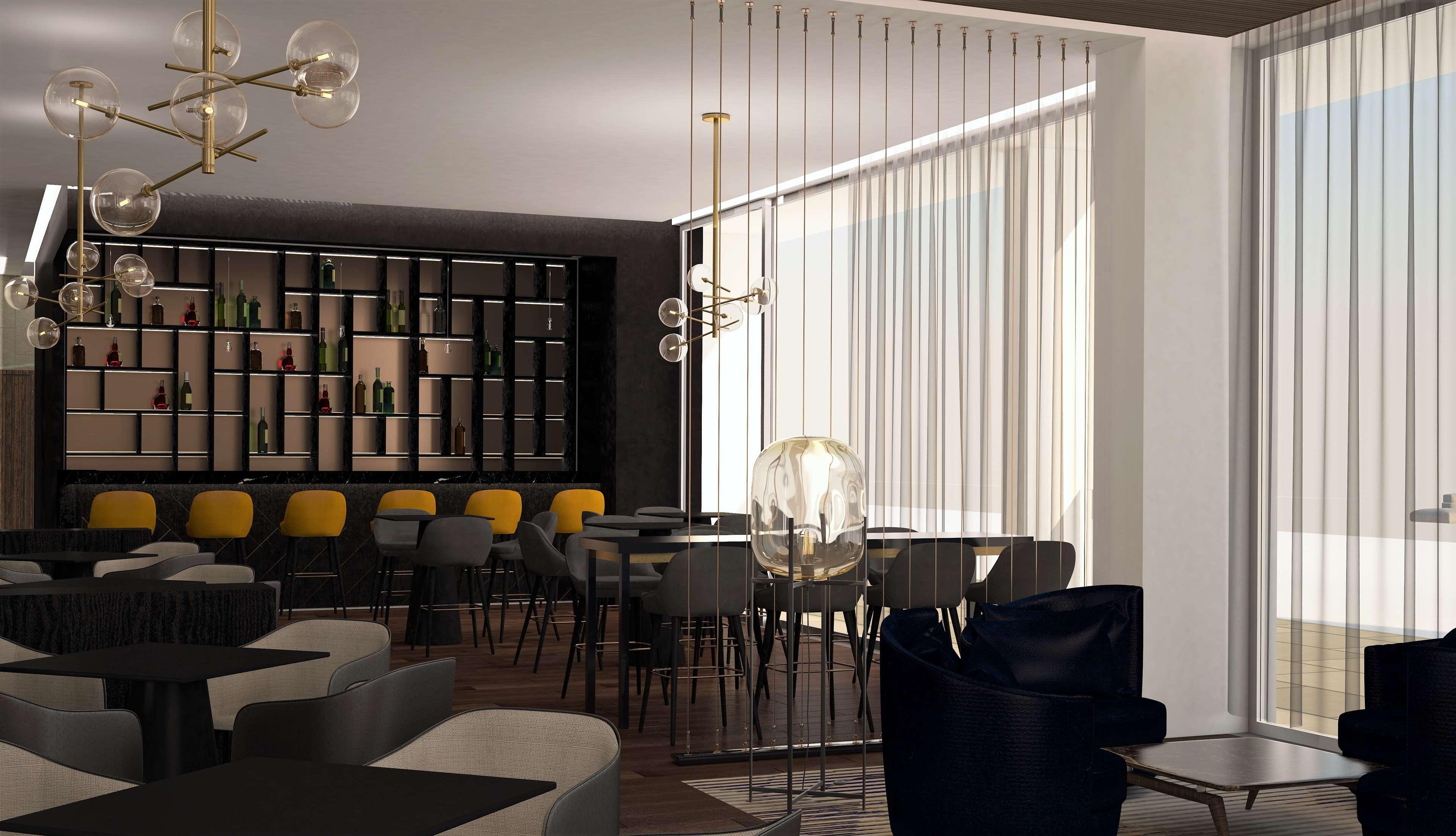 Radisson Blu Hotel, Λάρνακα Εξωτερικό φωτογραφία The bar at the 100 Queen's Gate