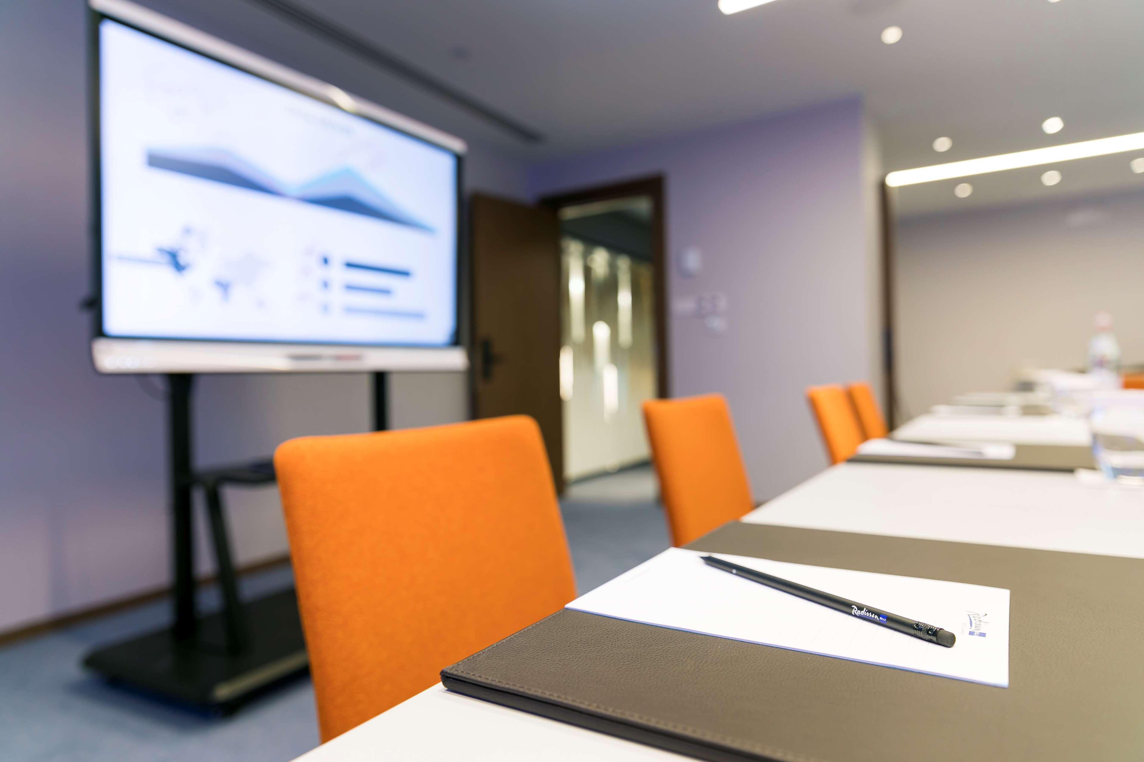 Radisson Blu Hotel, Λάρνακα Εξωτερικό φωτογραφία A meeting room