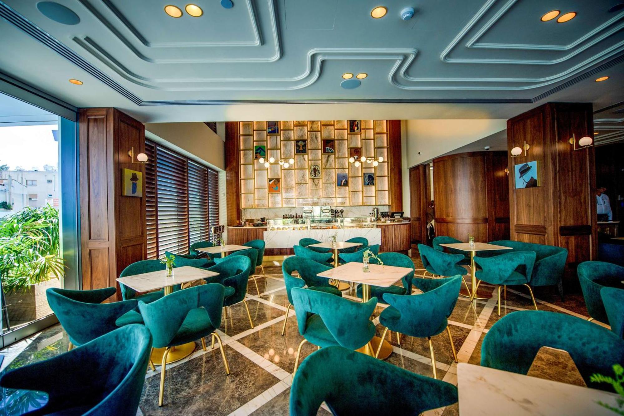 Radisson Blu Hotel, Λάρνακα Εξωτερικό φωτογραφία The interior of the hotel