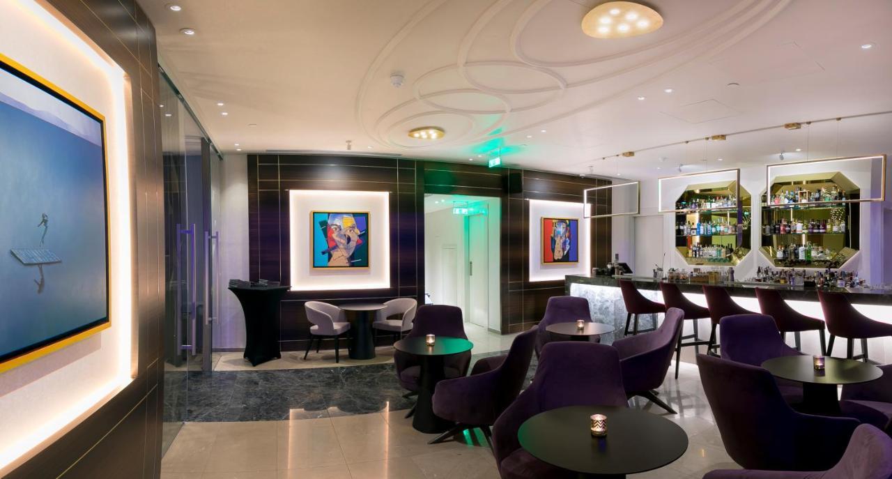 Radisson Blu Hotel, Λάρνακα Εξωτερικό φωτογραφία The bar at the hotel